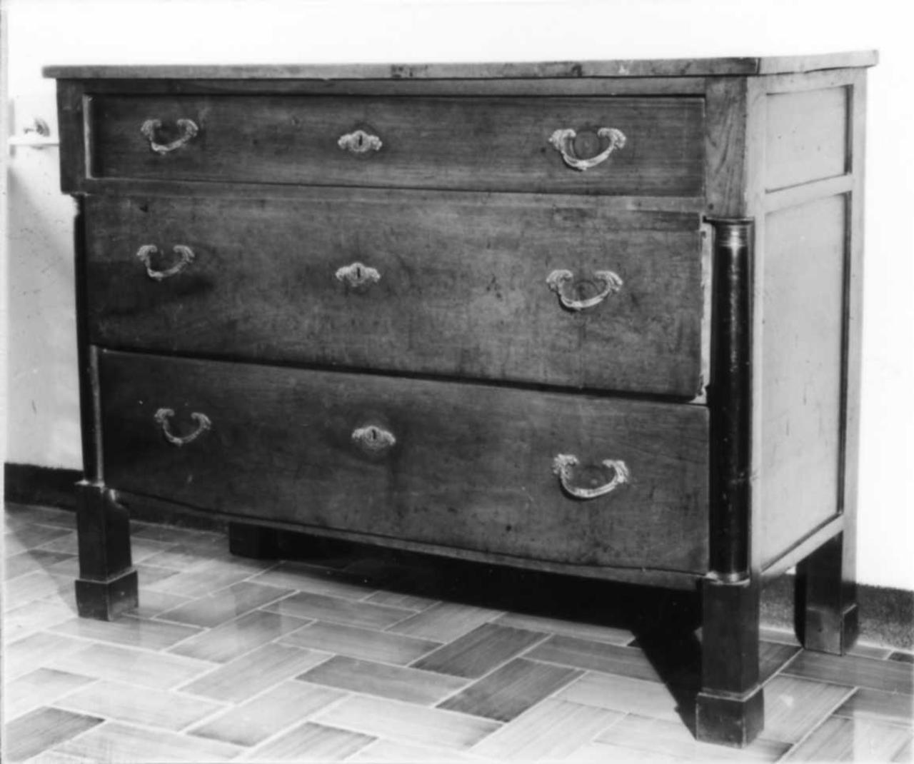 cassettone - bottega emiliana (prima metà sec. XIX)