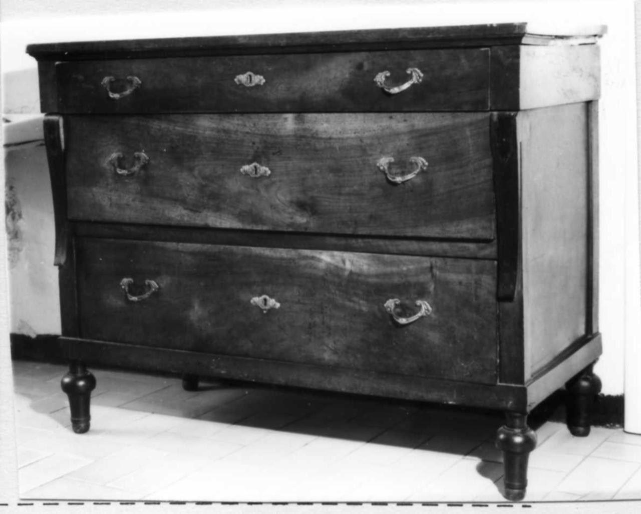 cassettone - bottega emiliana (prima metà sec. XIX)