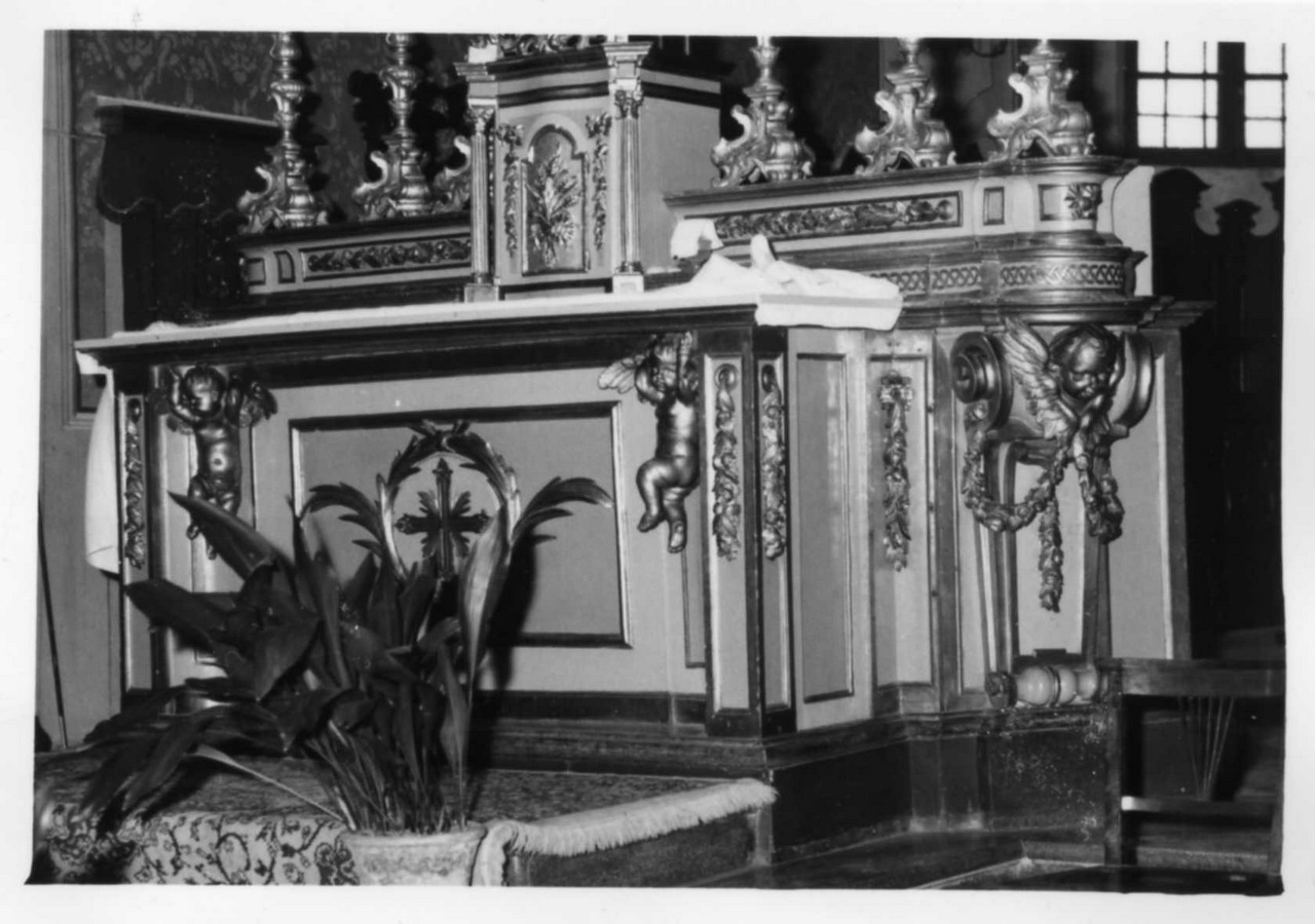 angeli e motivi decorativi fitomorfi (altare maggiore) - bottega reggiana (sec. XIX)