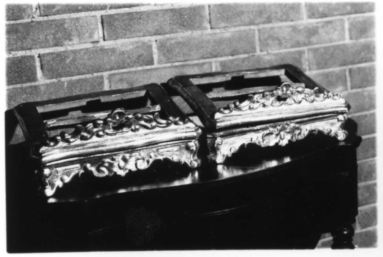 motivi decorativi a volute (leggio, serie) - bottega emiliana (sec. XVIII)