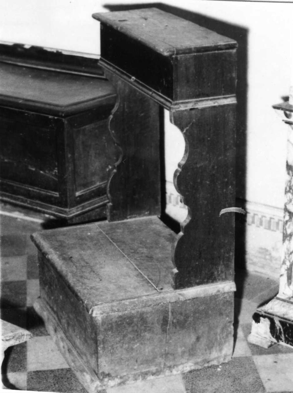 inginocchiatoio - a montanti sagomati - bottega modenese (metà sec. XVIII)
