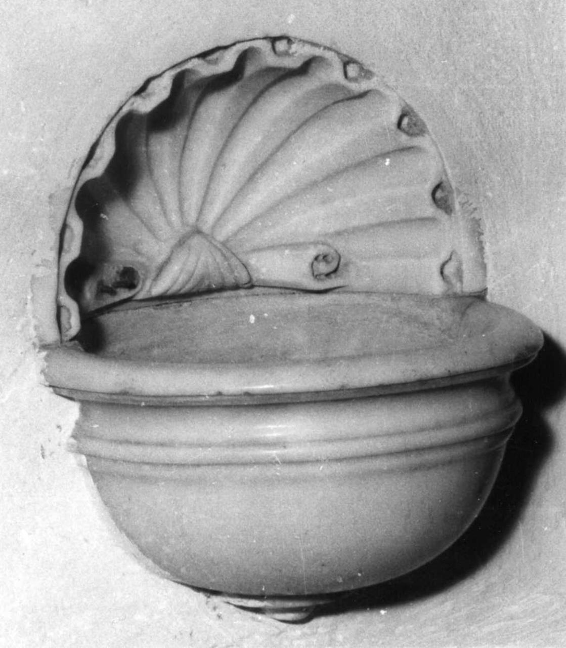 acquasantiera da parete, serie - bottega modenese (fine sec. XVII)