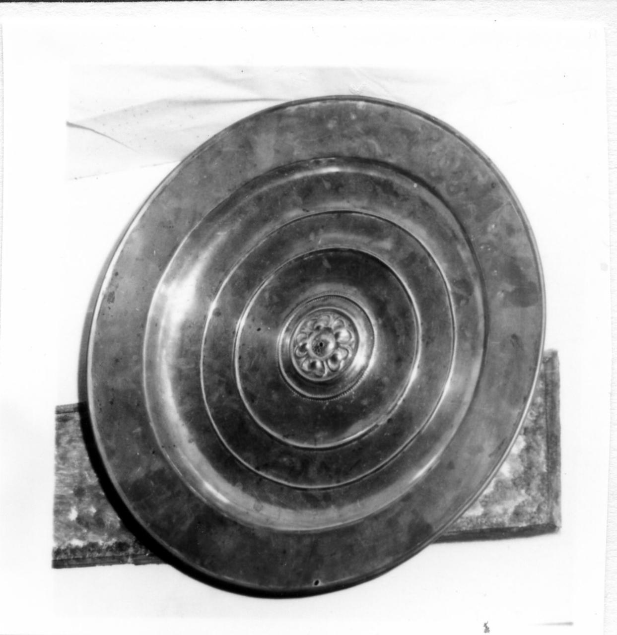 bacile - bottega emiliana (prima metà sec. XVII)