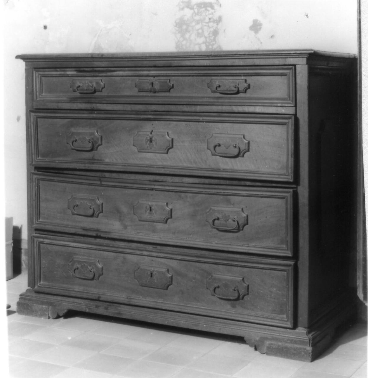 cassettone - bottega reggiana (inizio sec. XVIII)