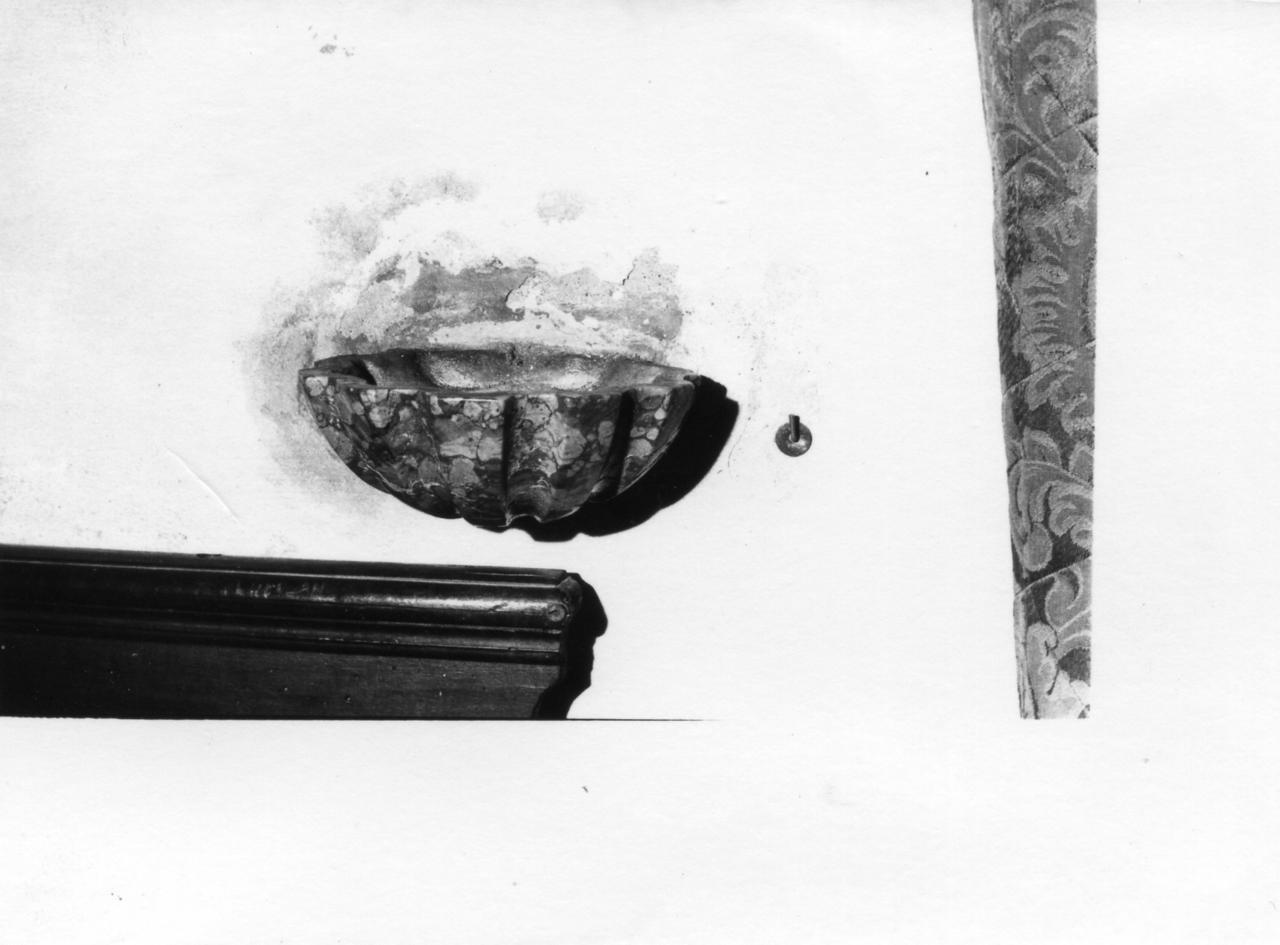 acquasantiera - a conchiglia - bottega reggiana (sec. XVIII)