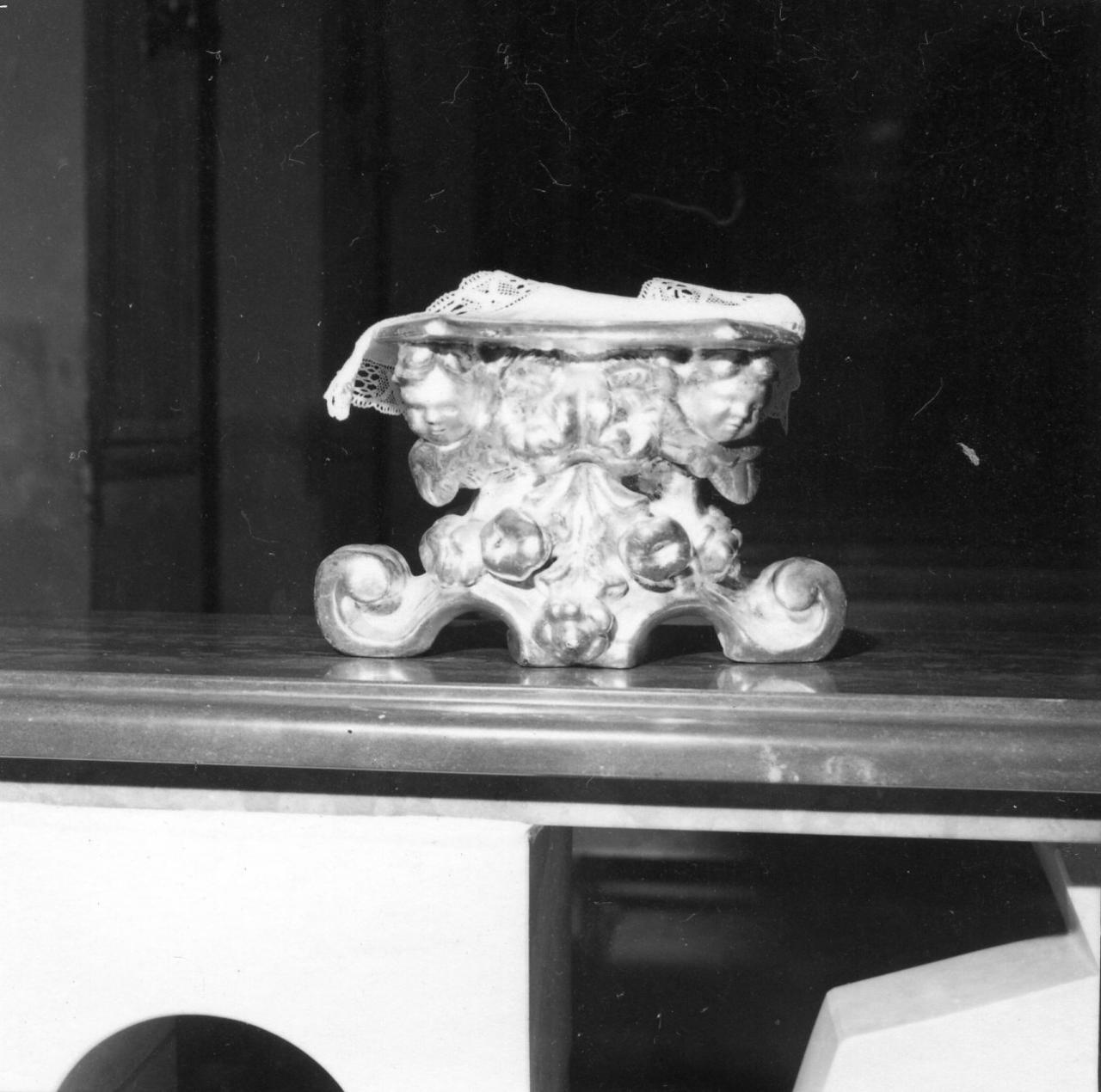 mensola - a voluta - bottega emiliana (sec. XVIII)