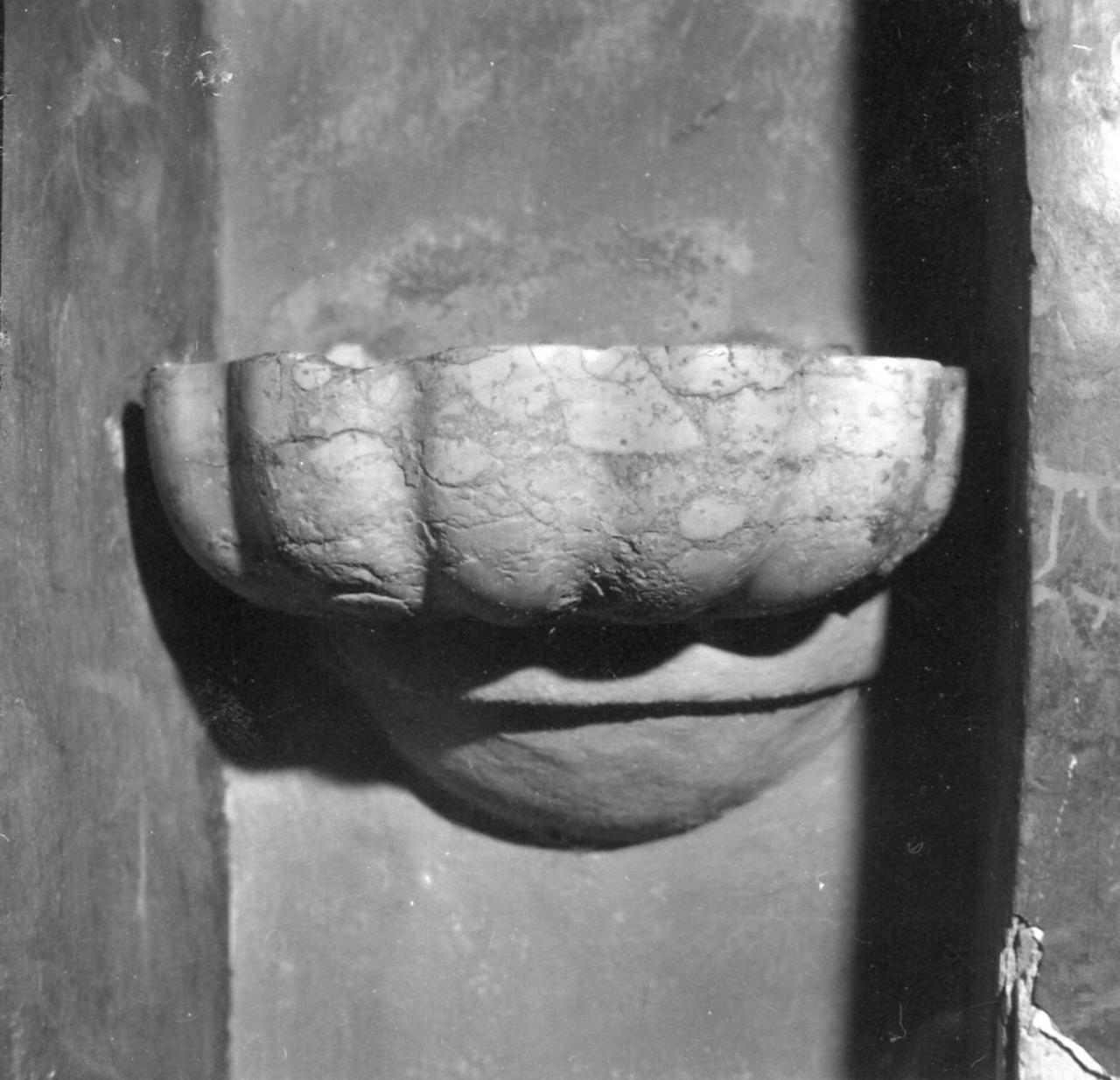 acquasantiera - a conchiglia - bottega reggiana (sec. XVIII)