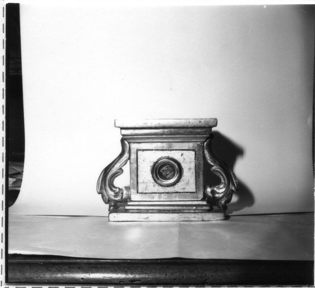 base - bottega emiliana (sec. XIX)