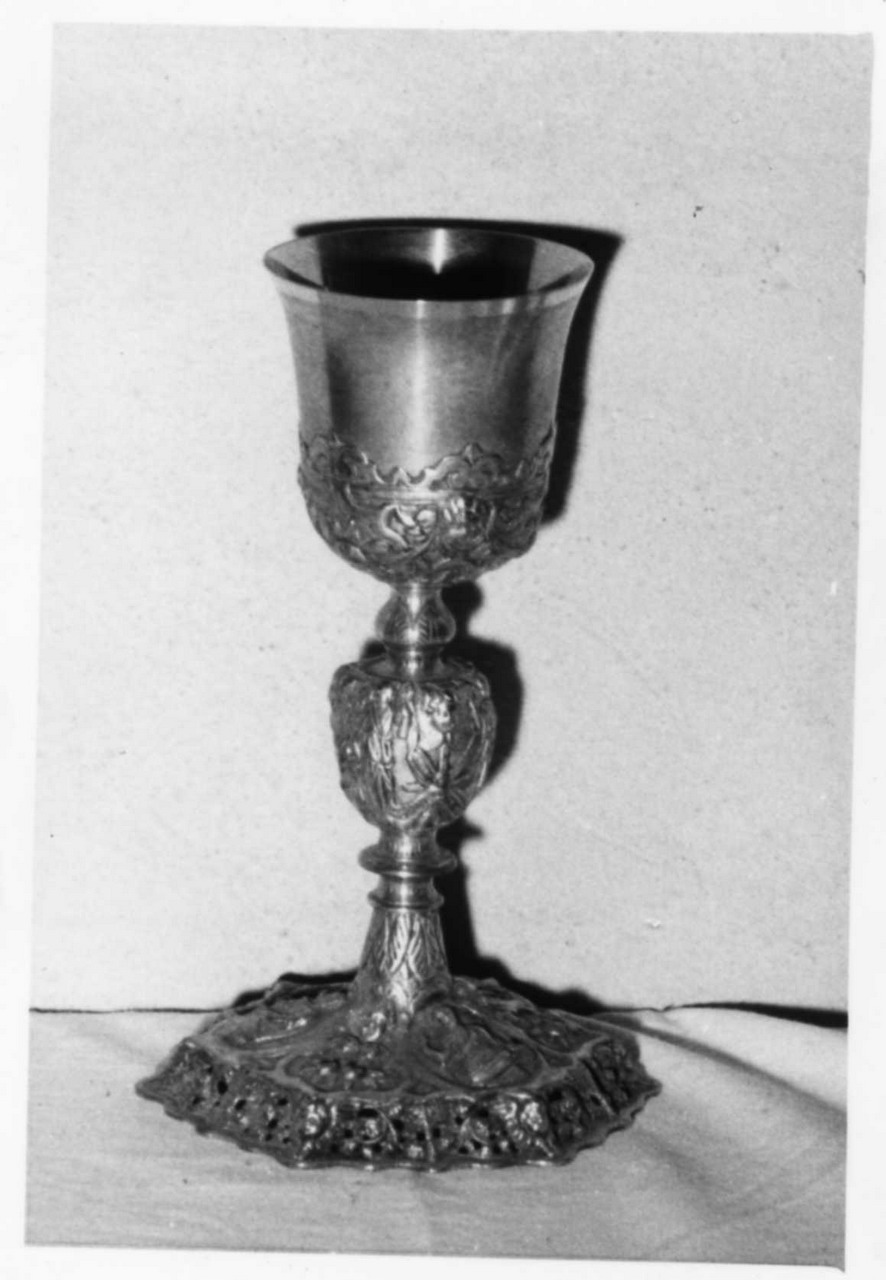 angeli con i simboli della passione (calice) - bottega reggiana (sec. XVI)