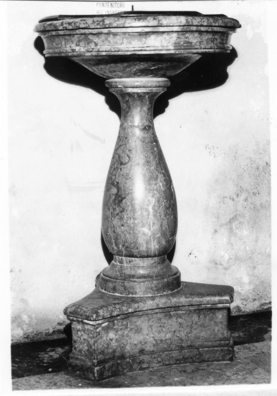 acquasantiera - a fusto - bottega veronese (prima metà sec. XVII)