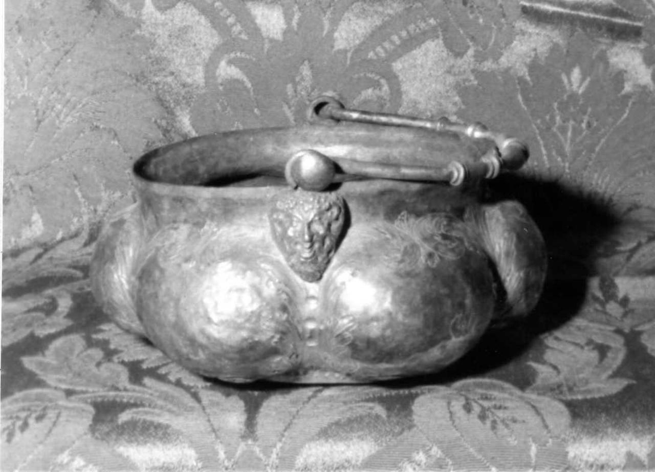 secchiello per l'acqua benedetta - bottega veneta (metà sec. XVII)