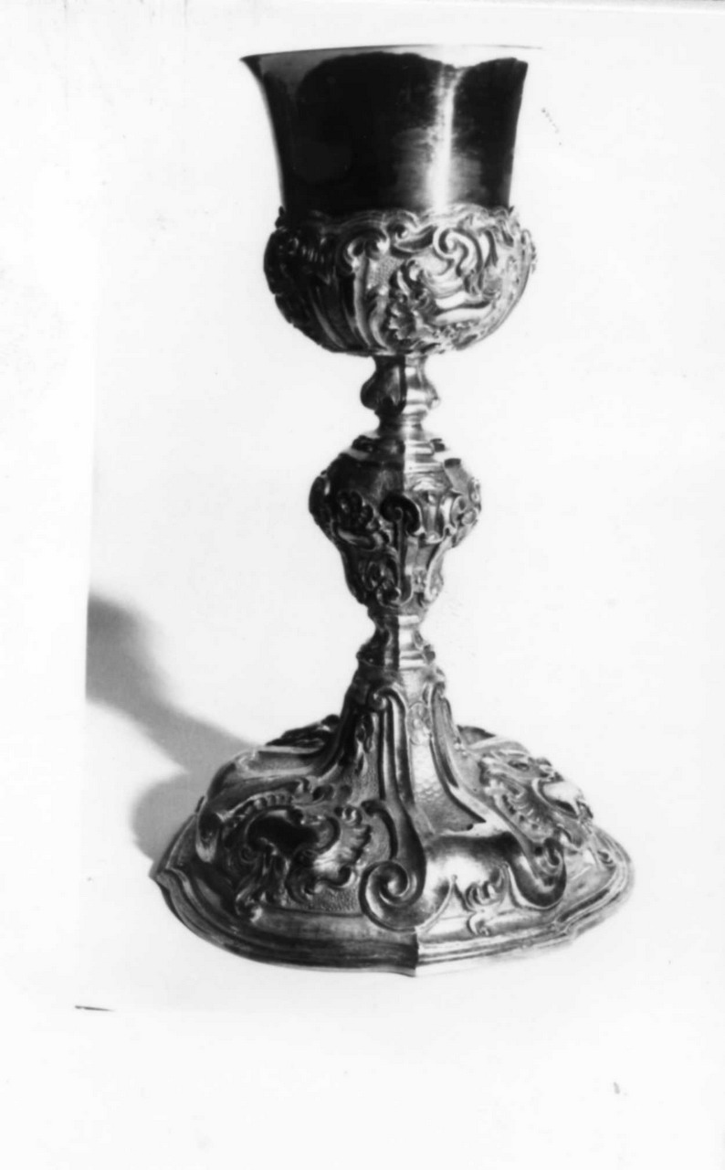 motivi decorativi a volute (calice) - bottega reggiana (sec. XVIII)