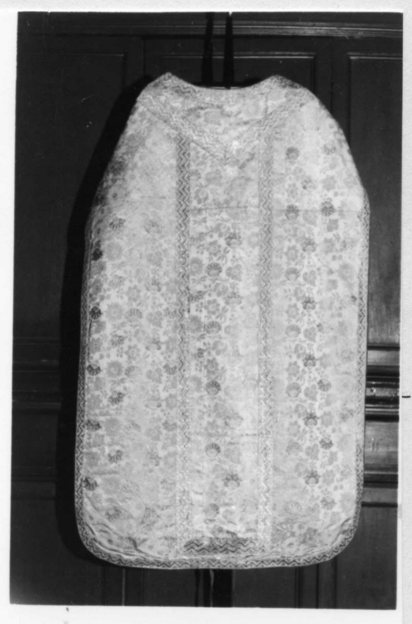 motivi decorativi vegetali con melagrana (paramento liturgico - in terzo) - manifattura emiliana (inizio sec. XVIII)