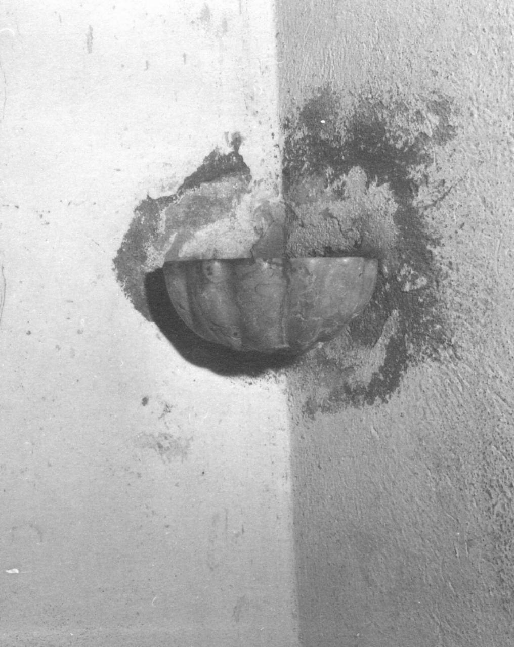 acquasantiera - a conchiglia - bottega reggiana (sec. XVIII)