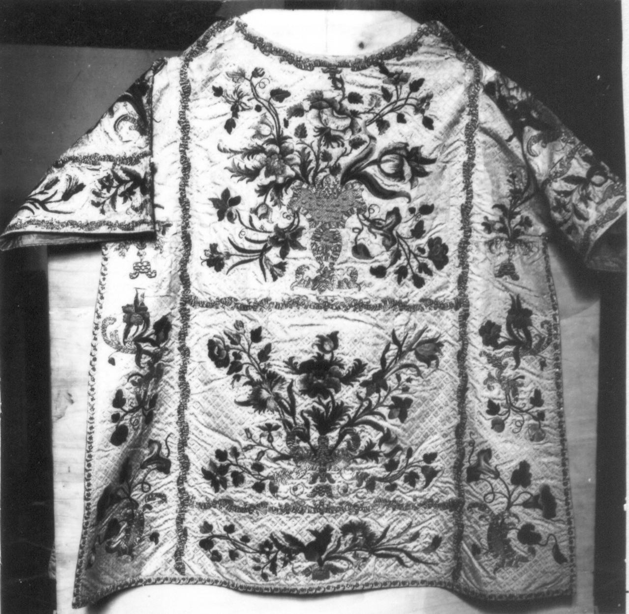 dalmatica, serie - manifattura italiana (fine/inizio secc. XVIII/ XIX)