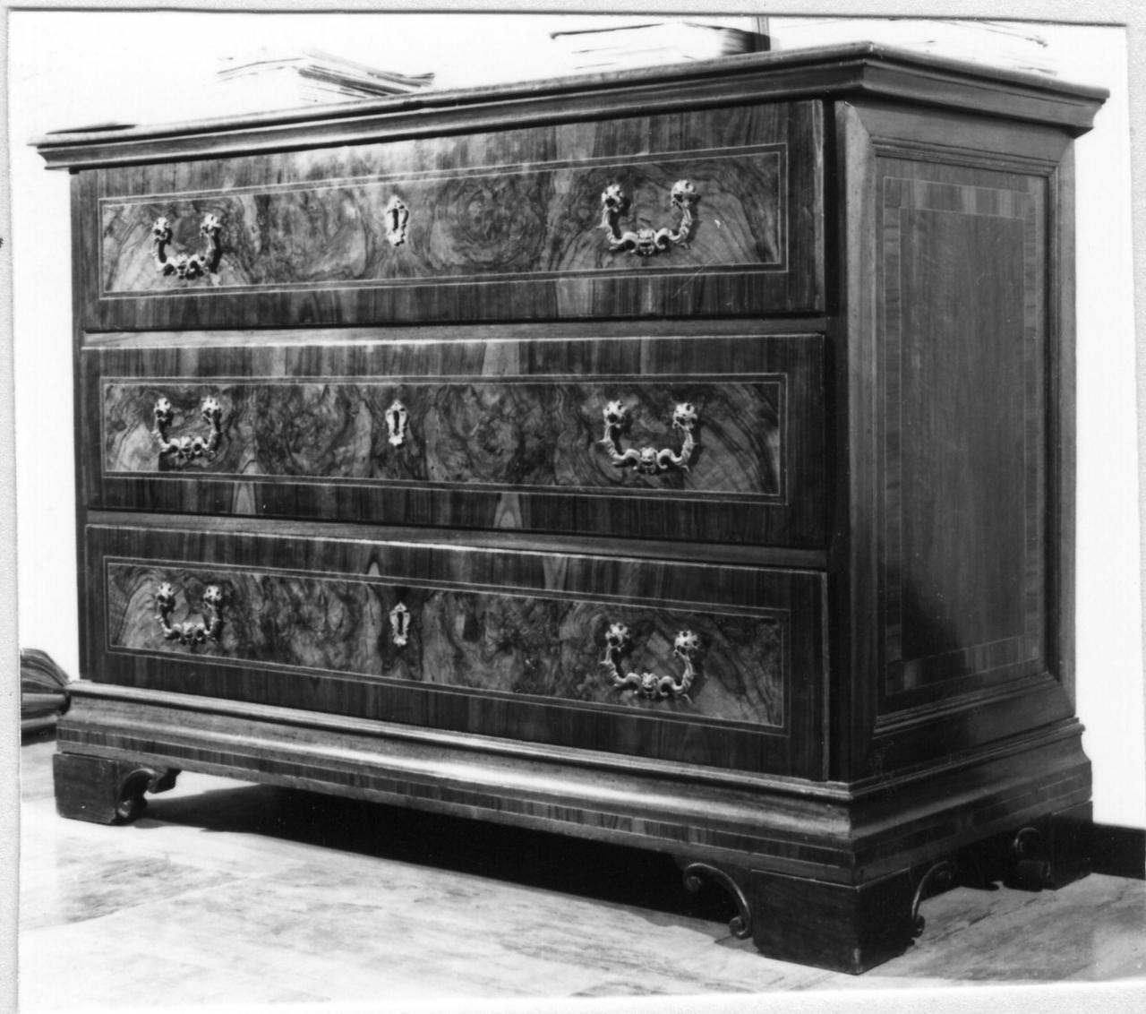 cassettone - bottega emiliana (inizio sec. XVIII)