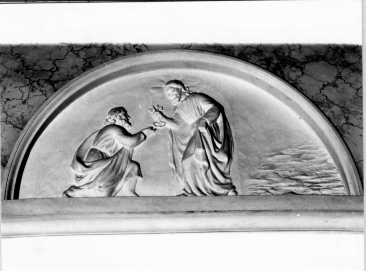 Cristo consegna le chiavi a San Pietro (scultura) di Mainoni Luigi (attribuito) (metà sec. XIX)