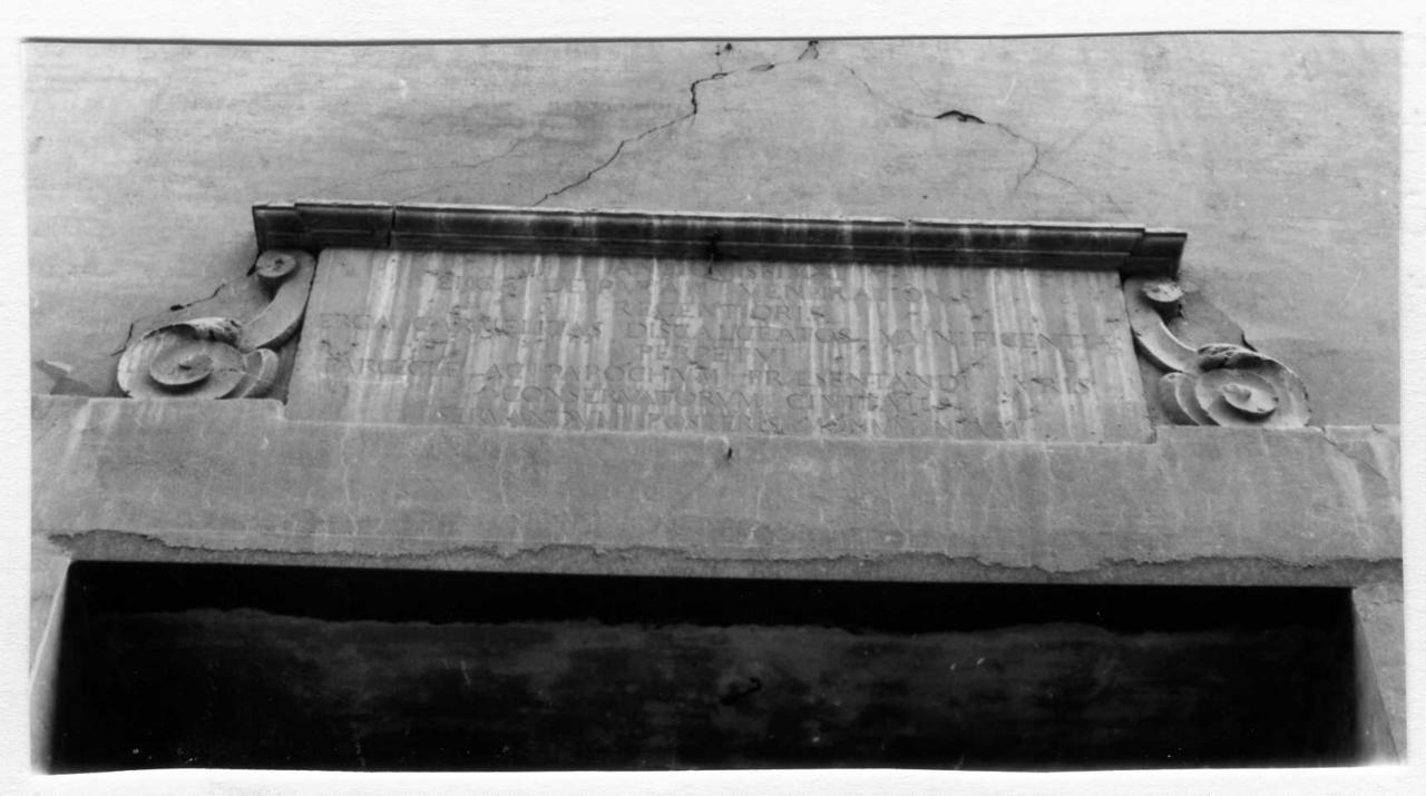 lapide commemorativa - bottega modenese (sec. XVII)