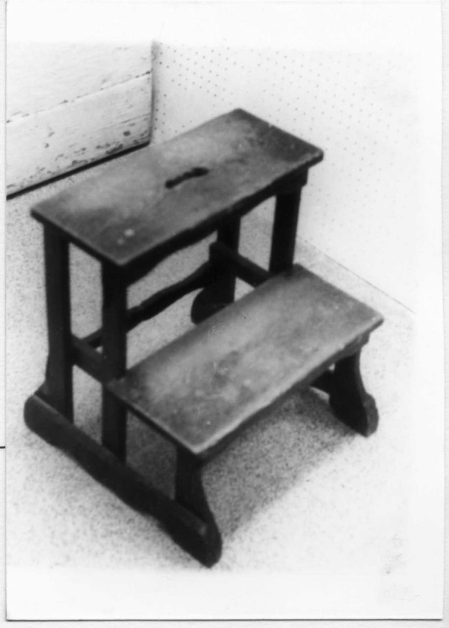 sgabello - bottega italiana (sec. XX)