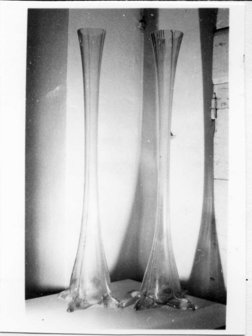 vaso a bulbo, serie - bottega italiana (inizio sec. XX)