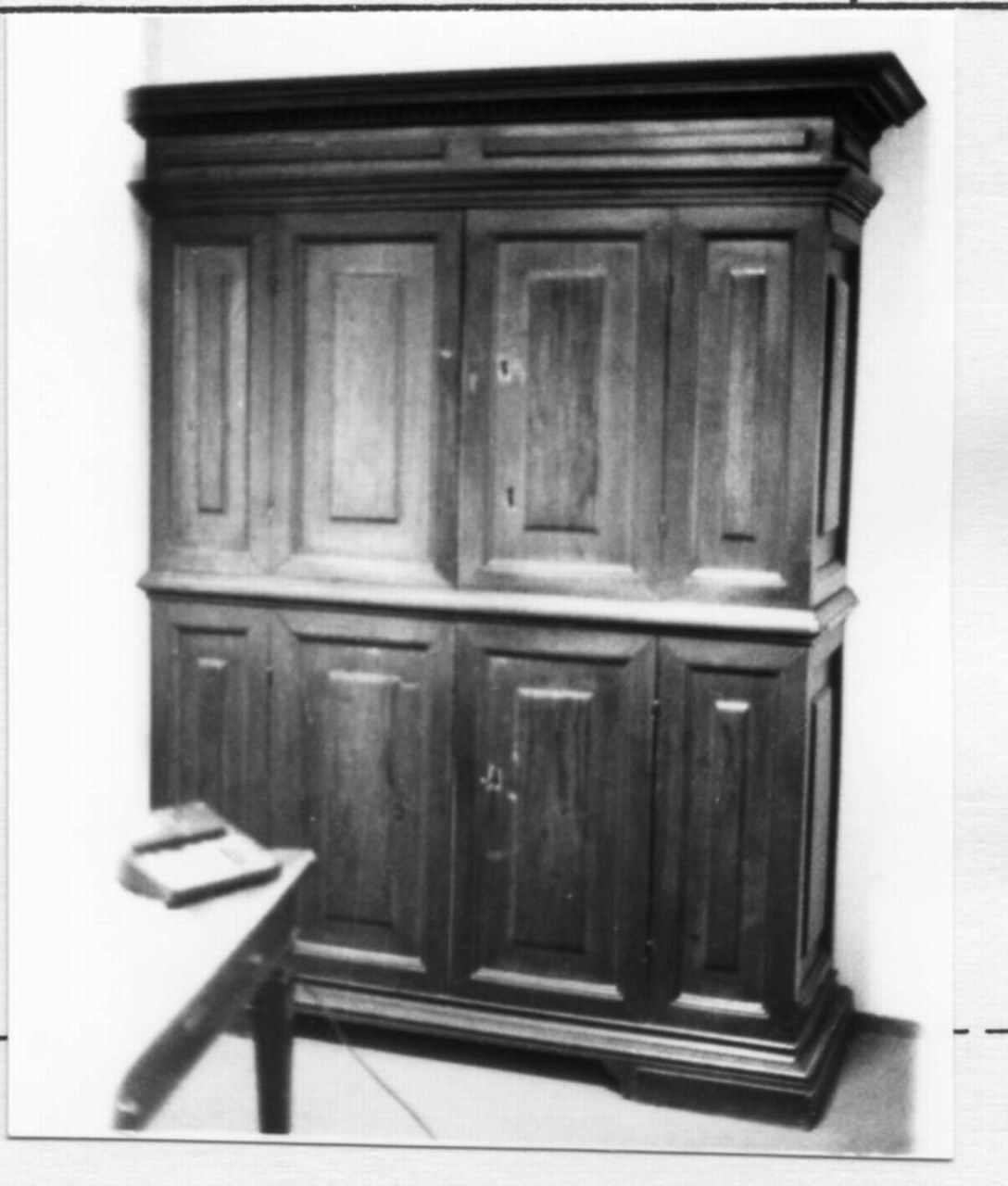 mobile a due corpi - bottega italiana (metà sec. XVII)