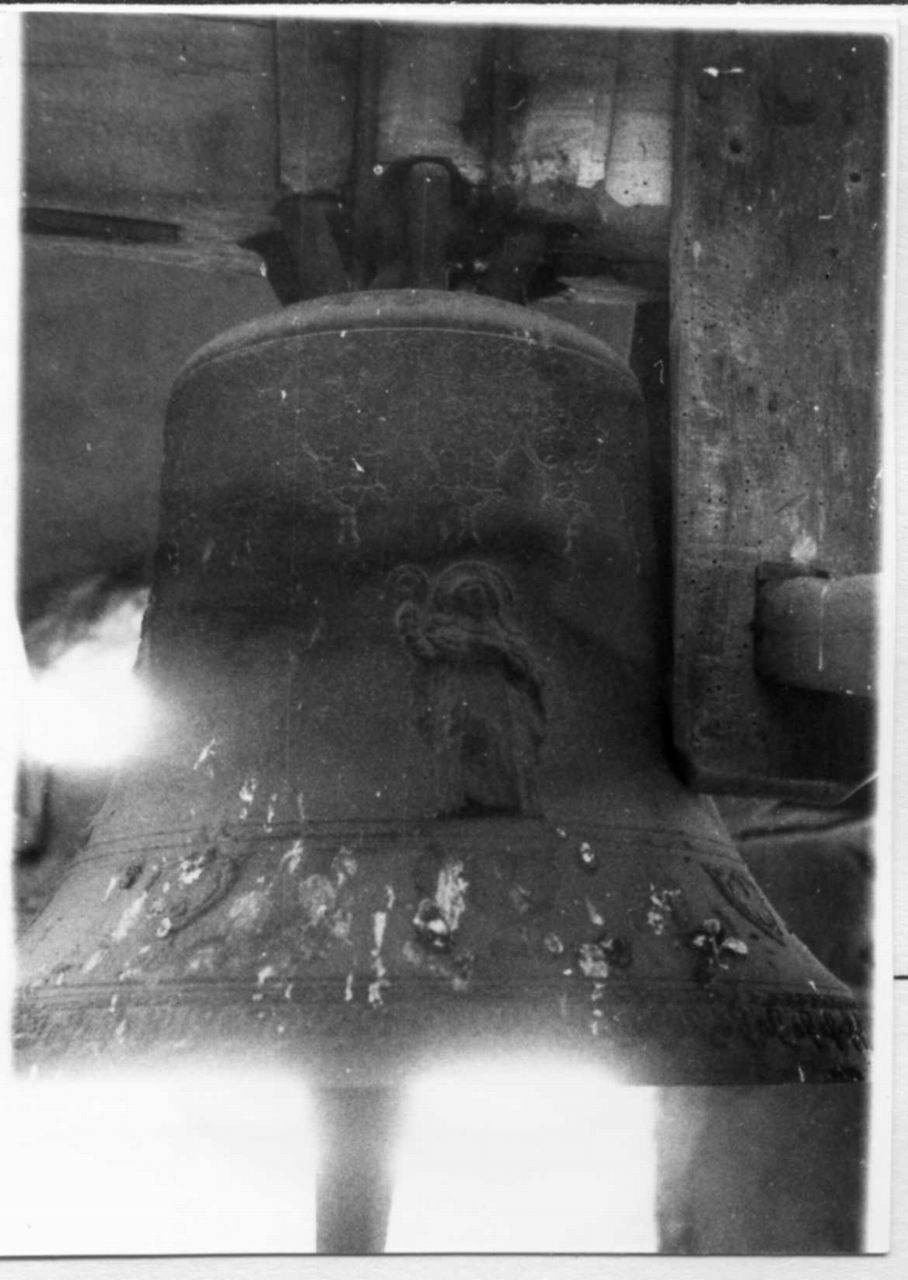 Madonna con altri personaggi (campana, serie) - bottega italiana (metà sec. XX)