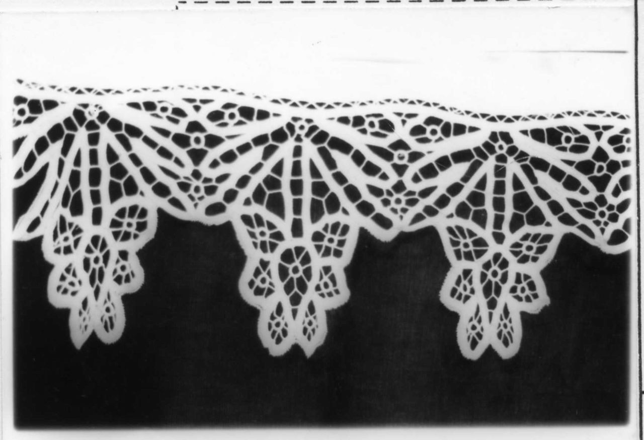 motivo decorativo floreale (tovaglia d'altare, serie) - manifattura emiliana (primo quarto sec. XX)