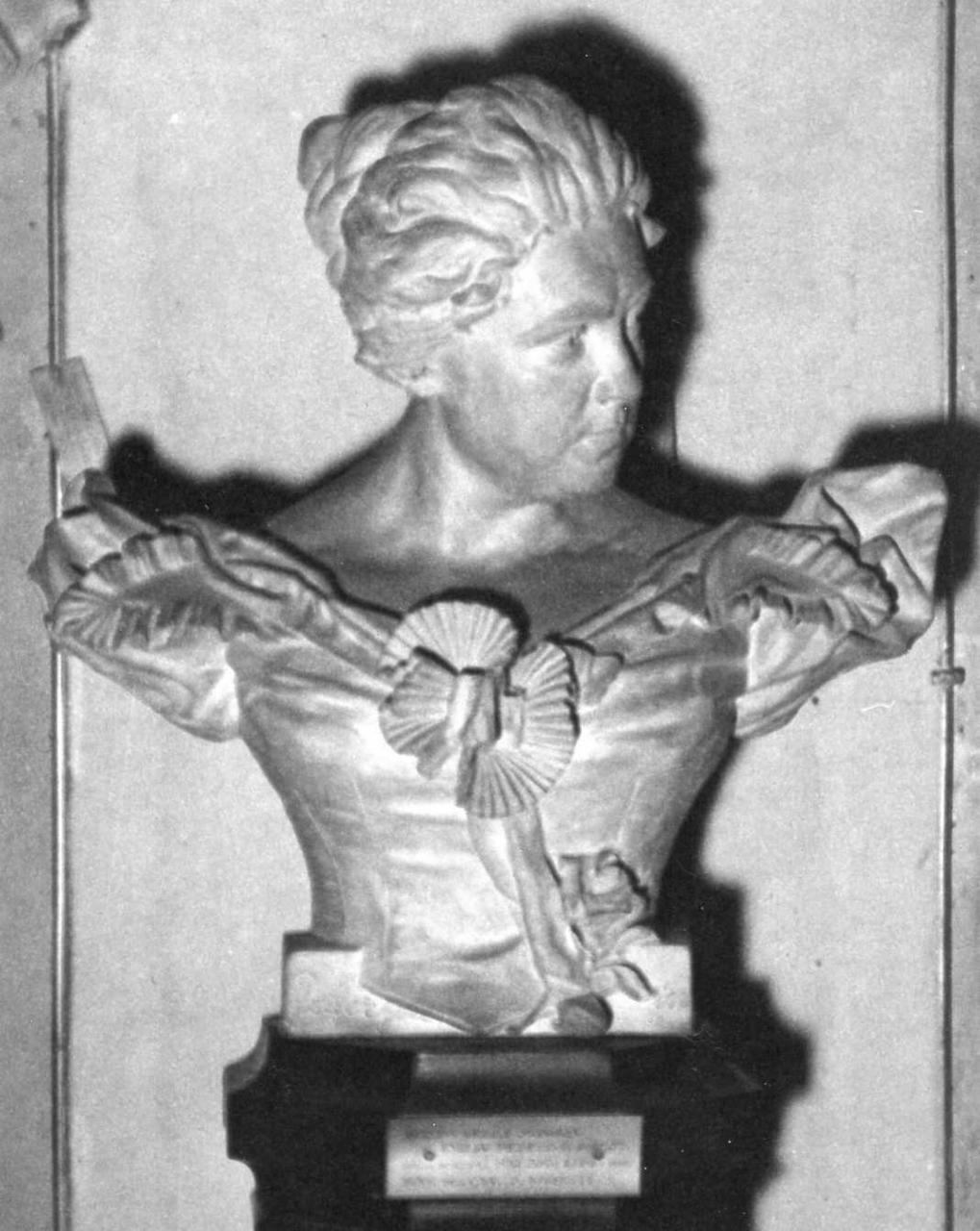 ritratto di Emilia Pederzoli Foresti (scultura) di Lugli Salesio (sec. XIX)