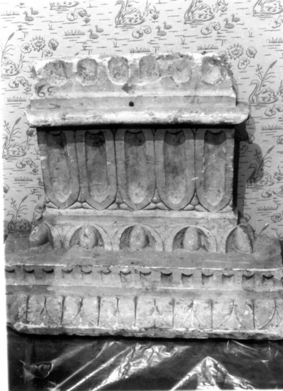 capitello - bottega carpigiana (inizio sec. XX)