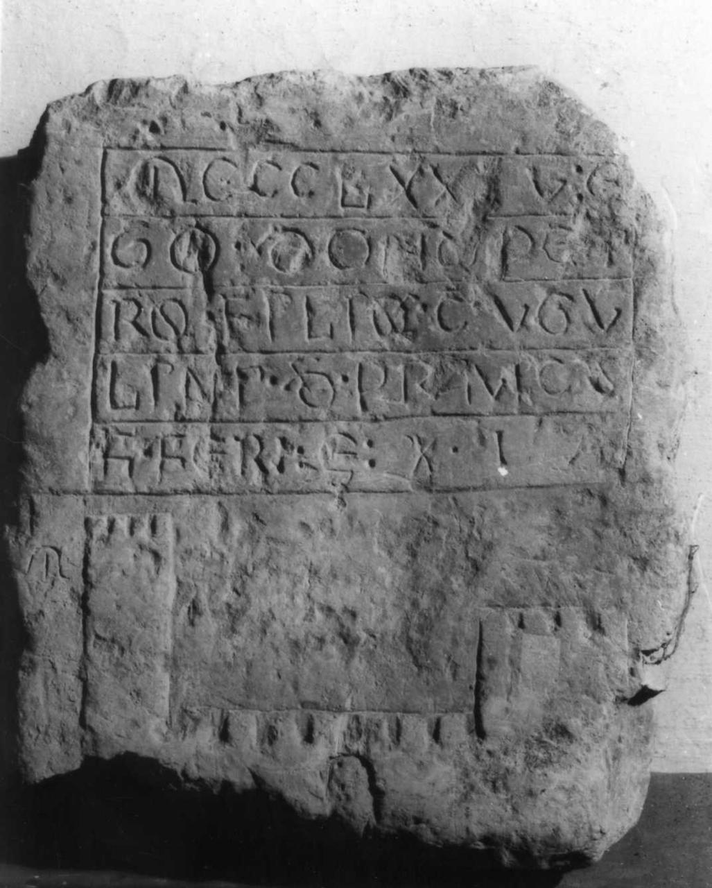 lapide documentaria, frammento - bottega italiana (?) (sec. XIV)