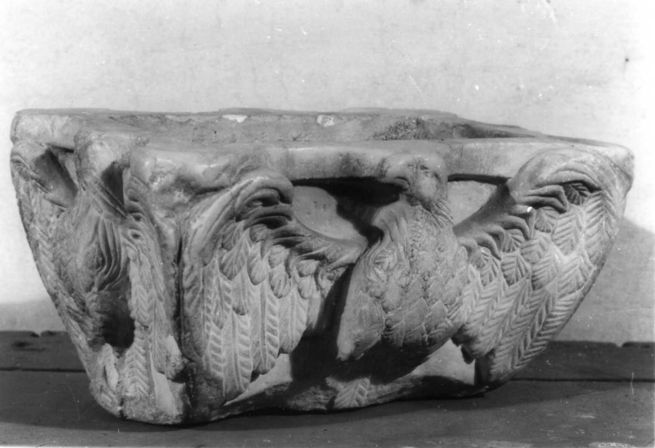 capitello, elemento d'insieme - bottega emiliana (sec. XII)