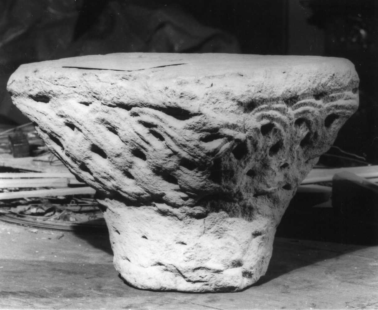 capitello - bottega emiliana (fine/inizio secc. XI/ XII)