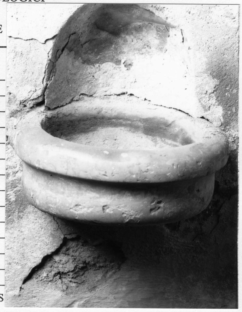 acquasantiera da parete, serie - bottega emiliana (prima metà sec. XVII)