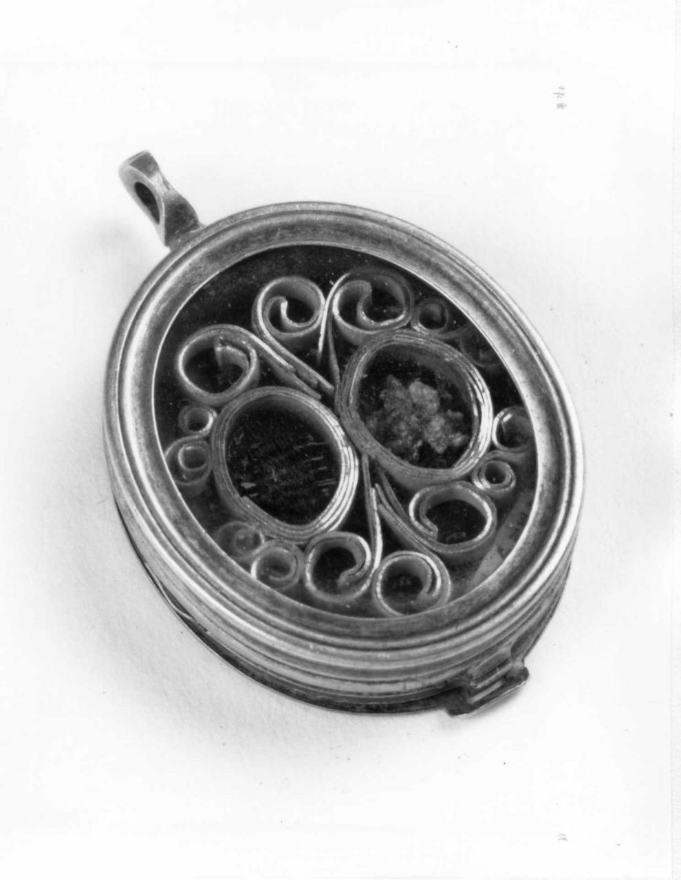 reliquiario a capsula - a medaglione - bottega italiana (sec. XIX)