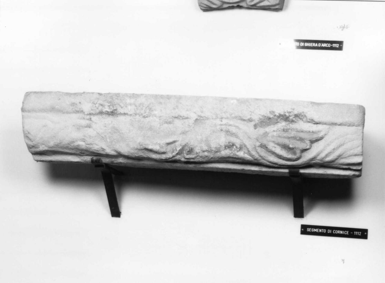 motivi decorativi a girali vegetali (cornice, frammento) - bottega lombarda (primo quarto sec. XII)