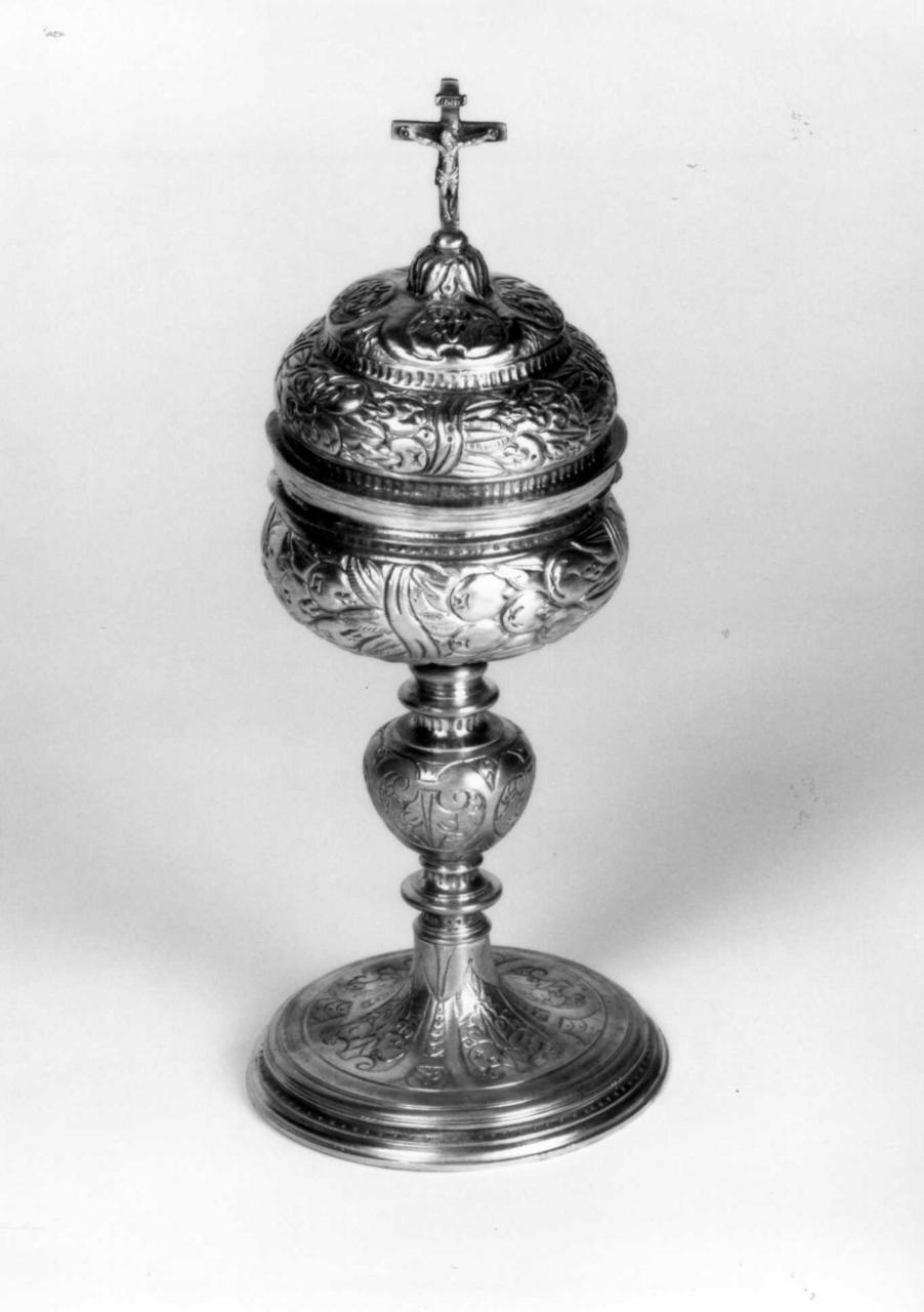 pisside - bottega emiliana (ultimo quarto sec. XVI)