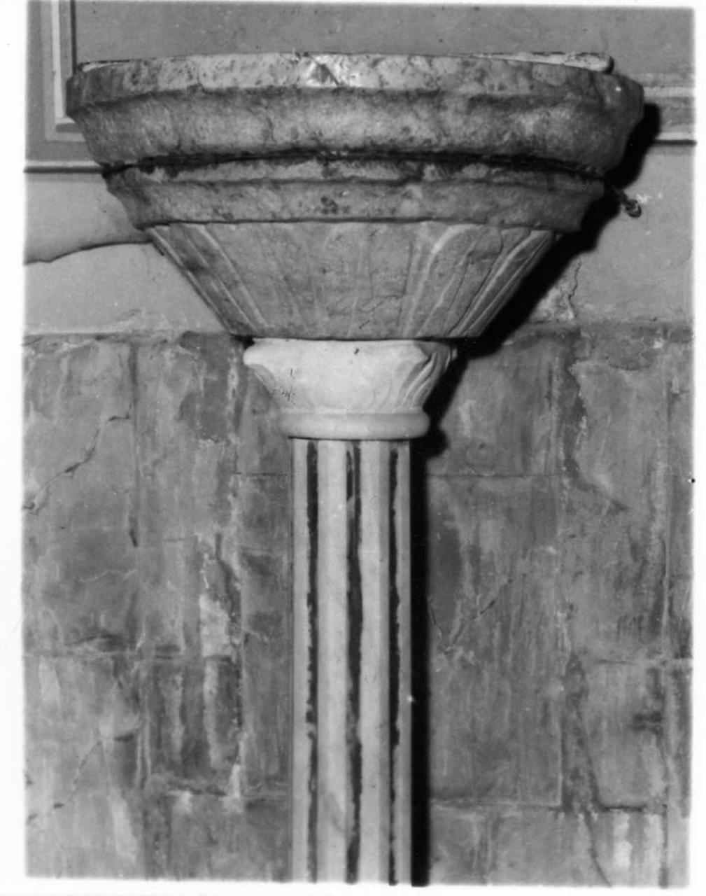 acquasantiera - bottega emiliana (fine/inizio secc. XIII/ XIV)