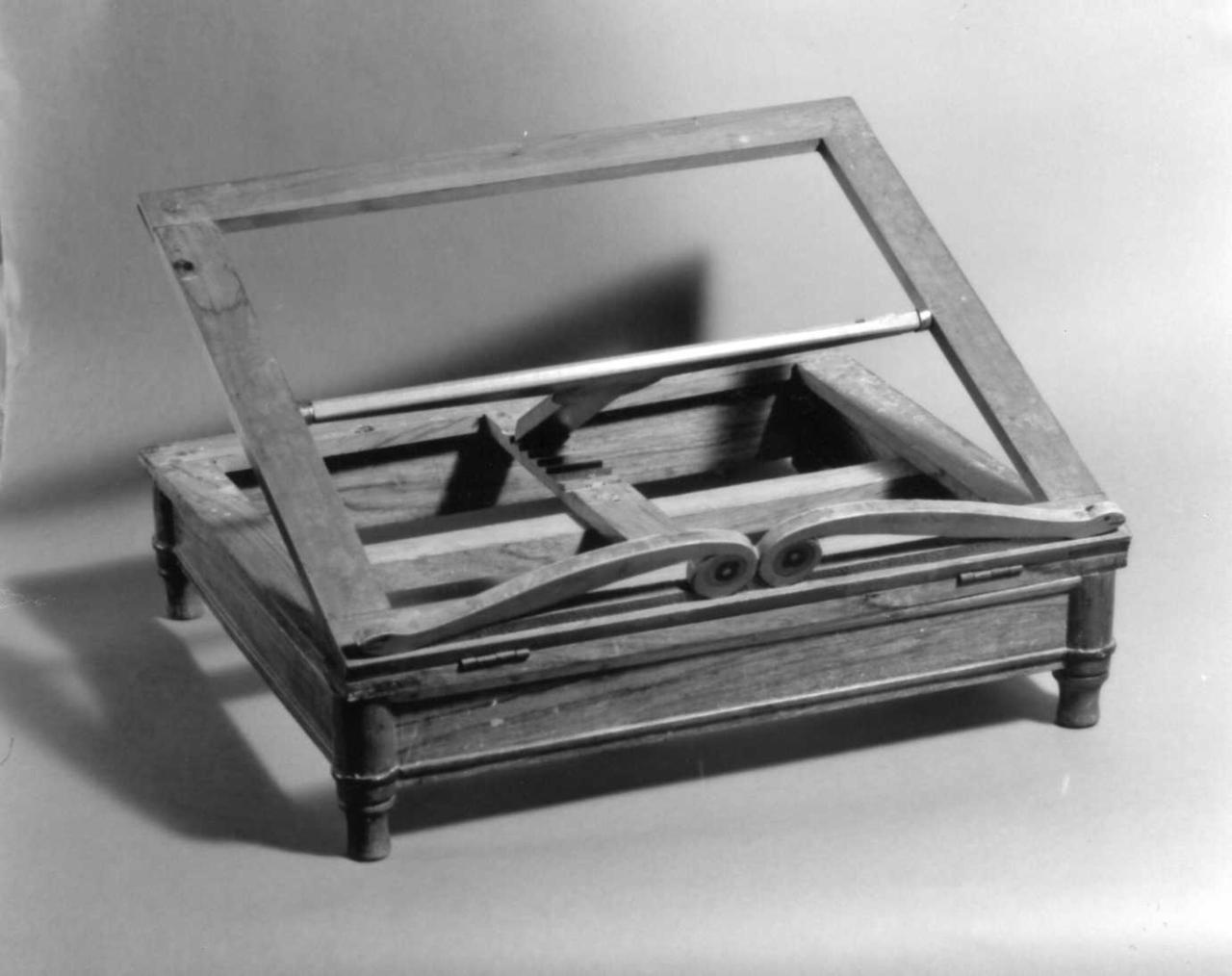 leggio d'altare - bottega emiliana (fine/inizio secc. XIX/ XX)