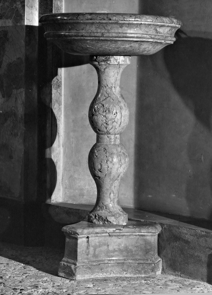 acquasantiera - a fusto - manifattura emiliana (sec. XVIII)