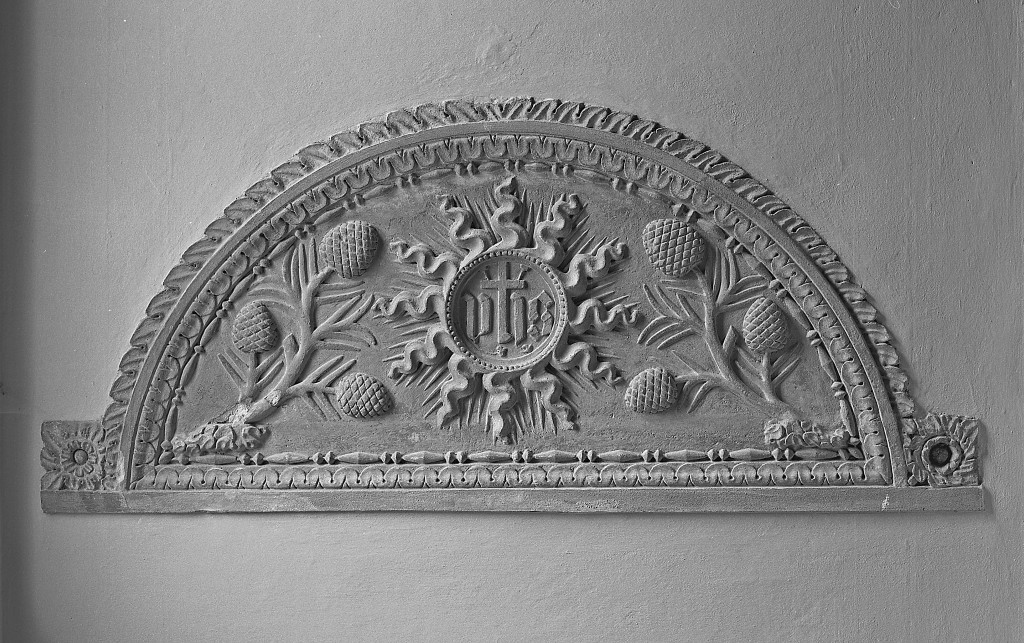 simbolo eucaristico e motivi vegetali (rilievo) - manifattura emiliana (seconda metà sec. XVII)