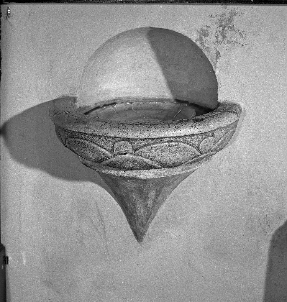 acquasantiera - manifattura emiliana (prima metà sec. XVII)