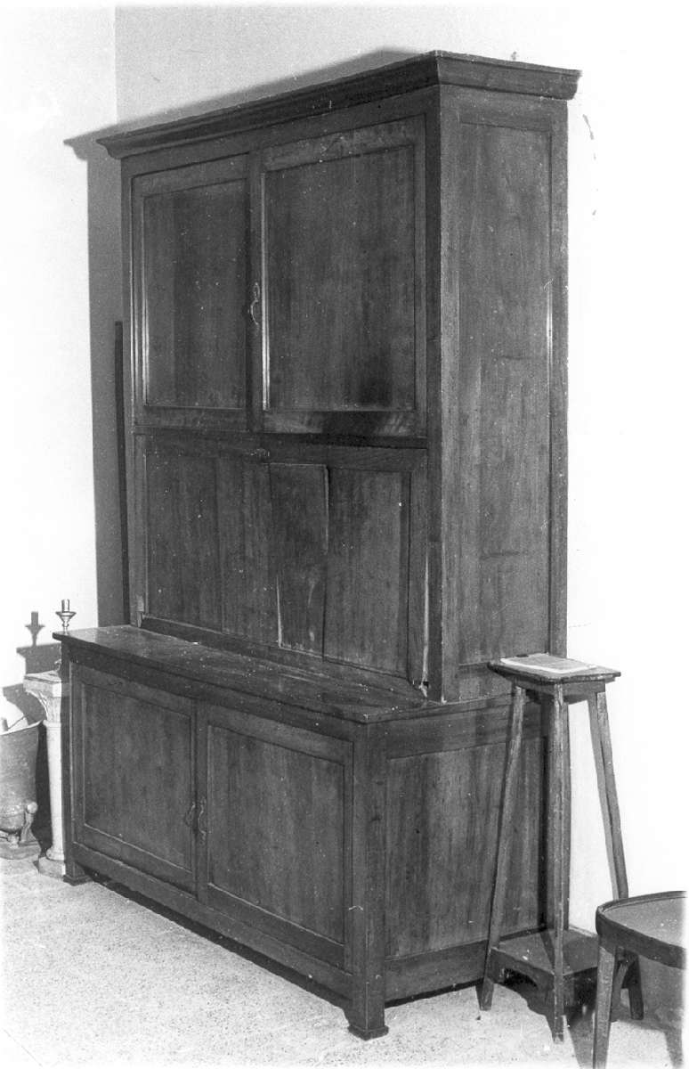 mobile da sacrestia con alzata - manifattura reggiana (sec. XIX)