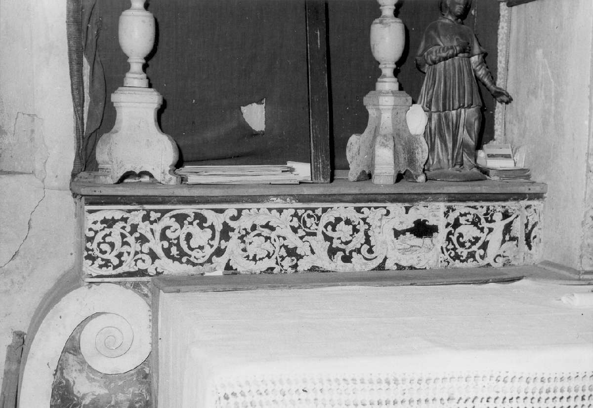 gradino d'altare, serie - manifattura carpigiana (seconda metà sec. XVII)