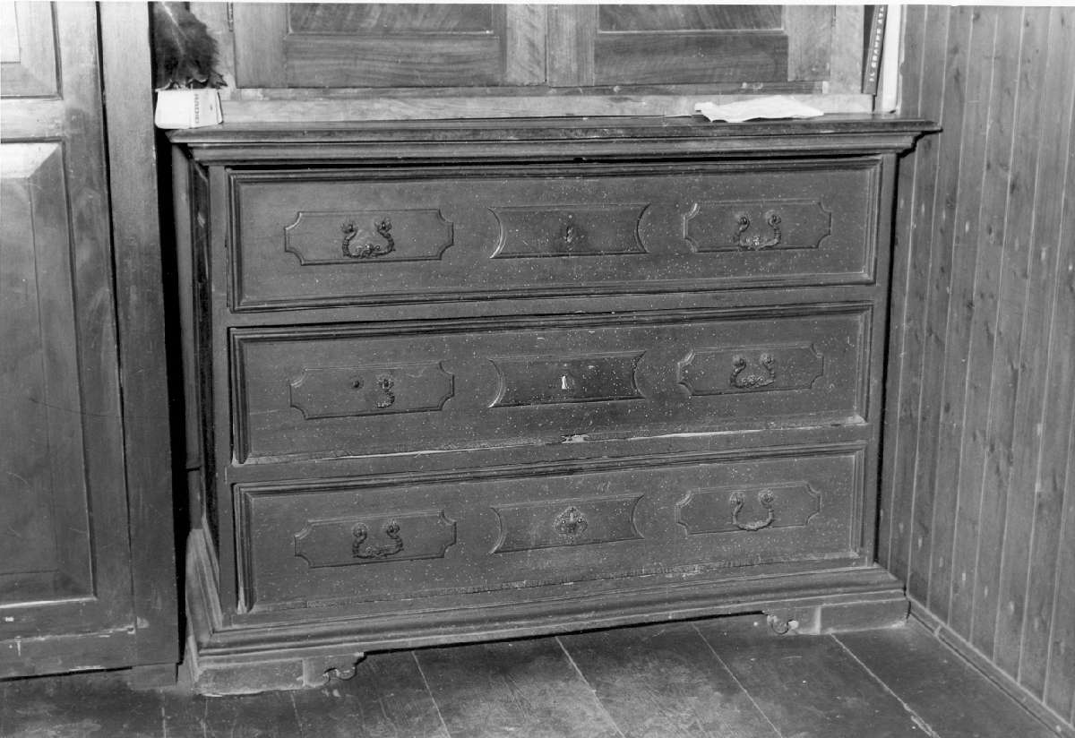 cassettone - manifattura emiliana (fine sec. XVII)