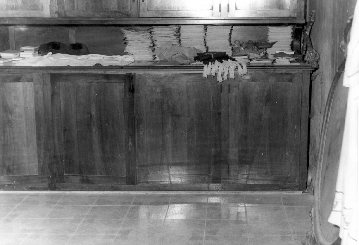 mobile da sacrestia con alzata - manifattura reggiana (sec. XVIII, sec. XIX)