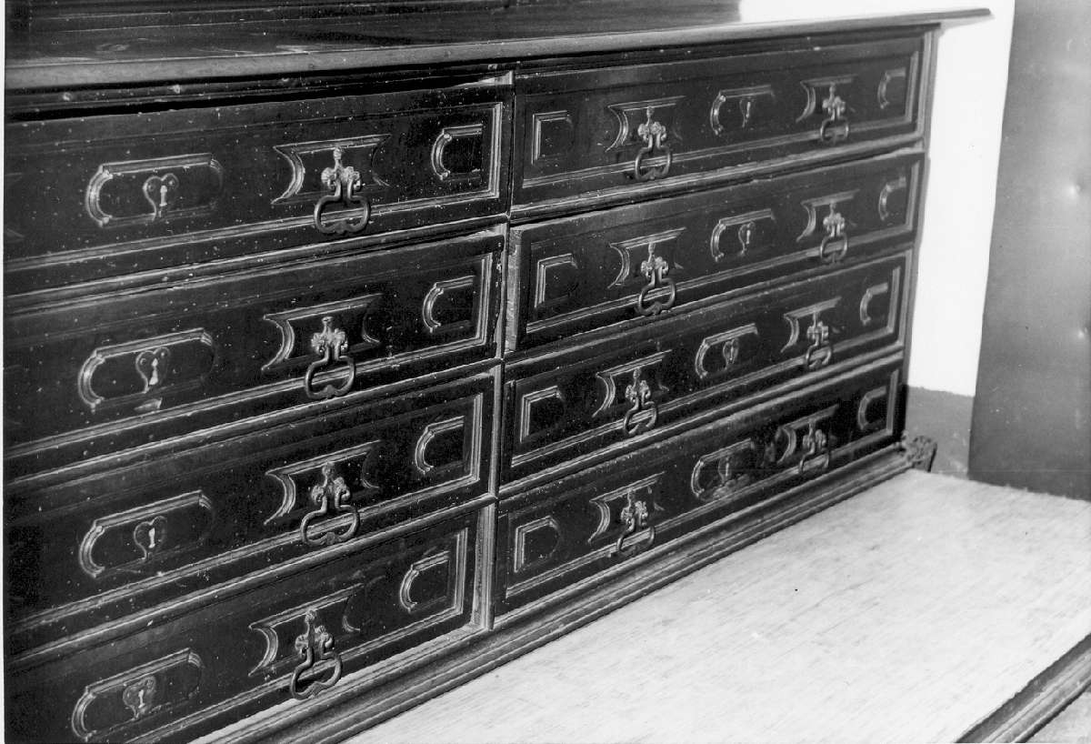 mobile da sacrestia con alzata - manifattura emiliano-lombarda (sec. XVIII)