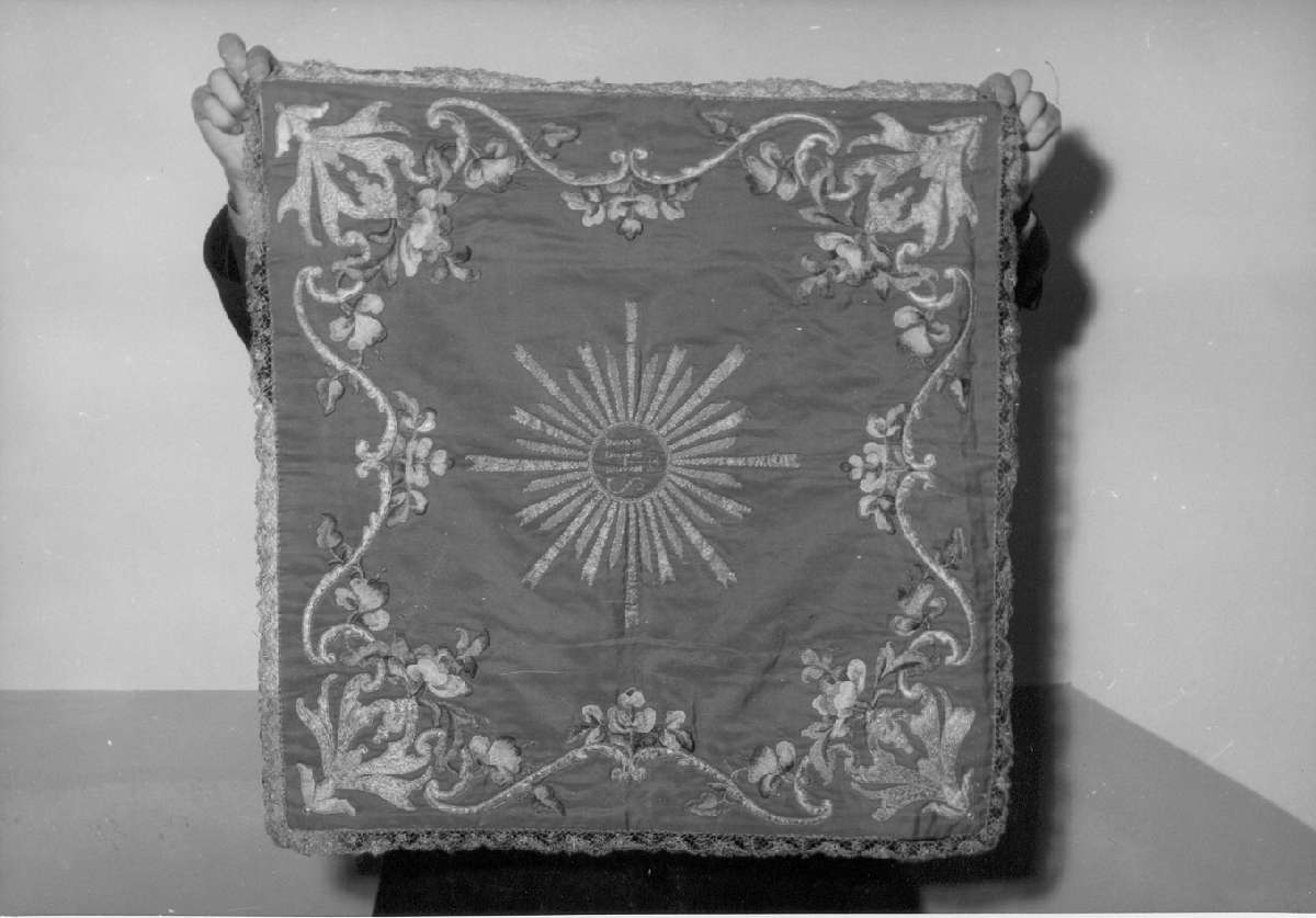 monogramma cristologico (velo di calice) - manifattura italiana (sec. XVIII)