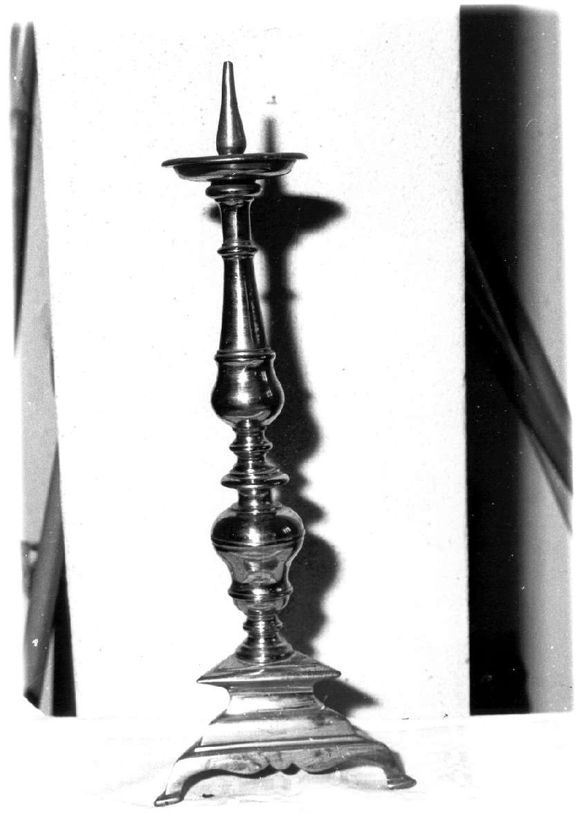 candeliere d'altare, serie - manifattura reggiana (sec. XVIII)