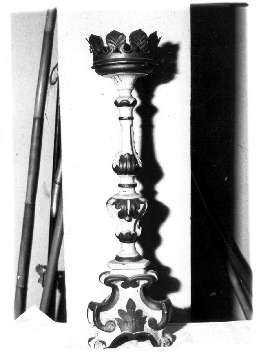 candeliere d'altare, serie - manifattura reggiana (sec. XVIII)