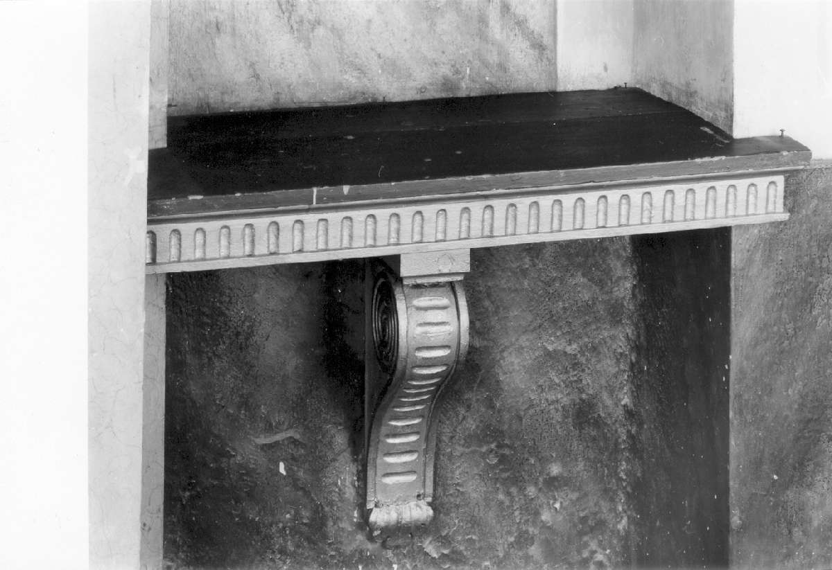 mensola, serie - manifattura reggiana (secondo quarto sec. XX)